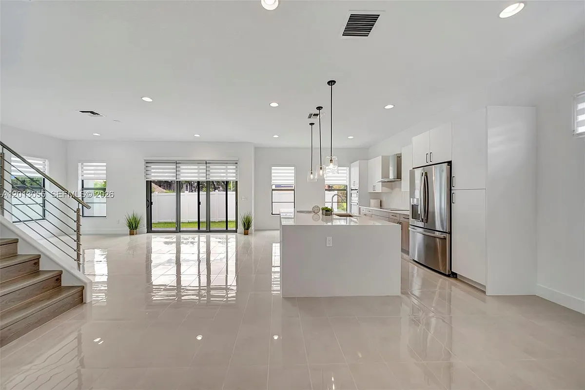 Building Photo - 1454 SW 23rd St