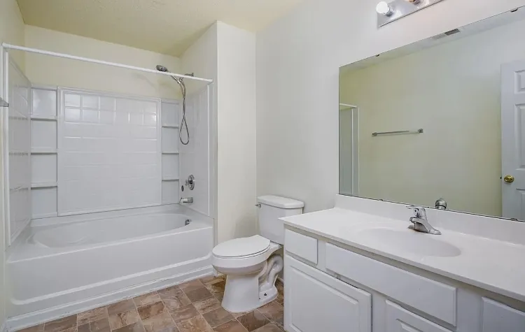 120 Katrina Ct — Photo 4