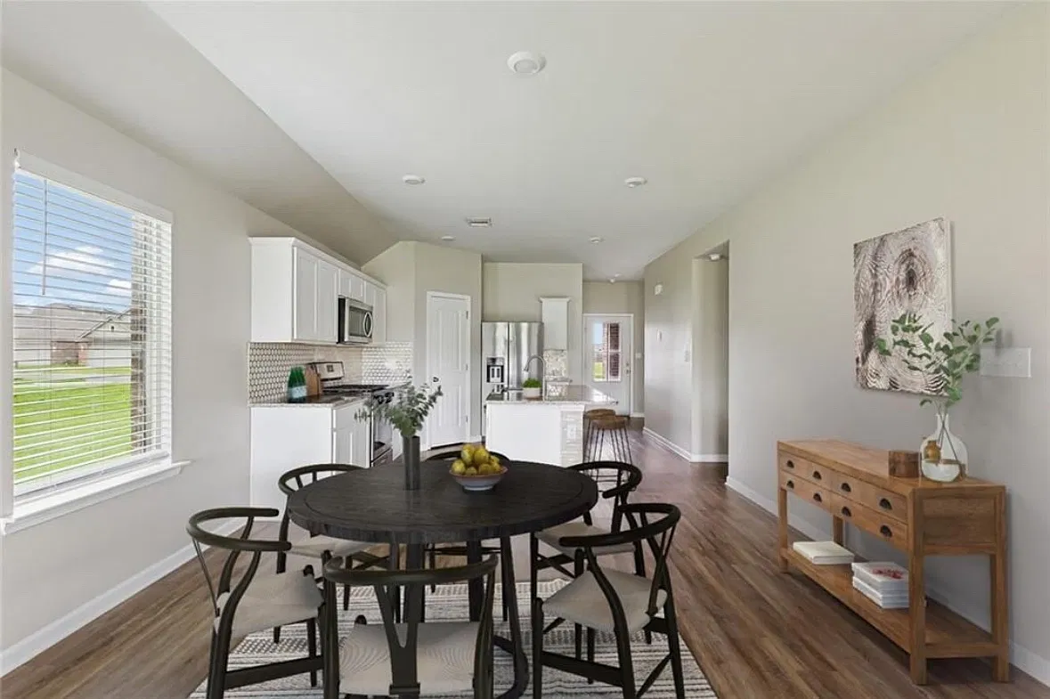 4 bed, 1585 sqft, $1,995 — Photo 4