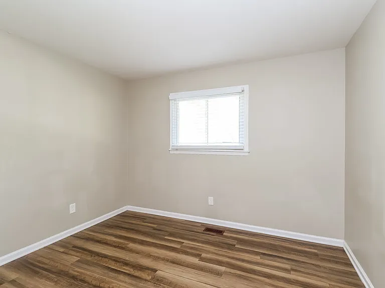 9324 Edgevale Dr — Photo 11