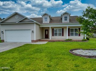 102 Borough Nest Dr, Swansboro, NC 28584