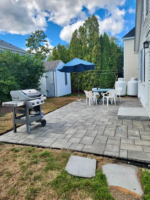 3 bed, 1.0 bath, 925 sqft, $3,200 — Photo 3