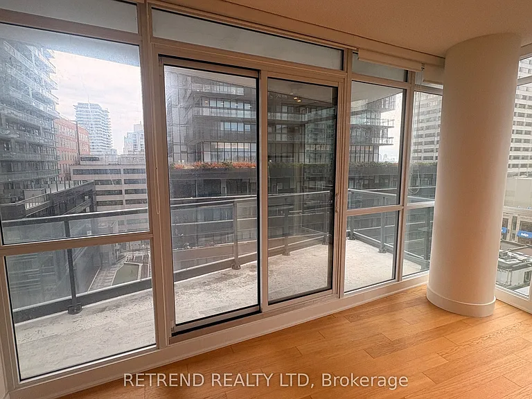 30 Roehampton Ave #802 — Photo 16