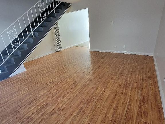 4th image of 332 W Milford St #2