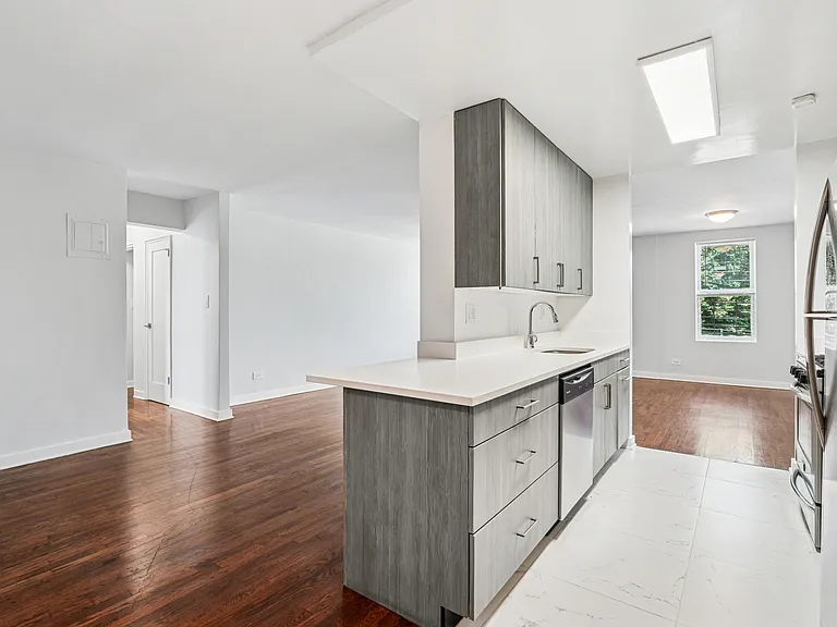 1130 Pelham Pkwy S #1C — Photo 3