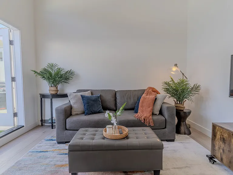 4646 Goodland Ave — Photo 6