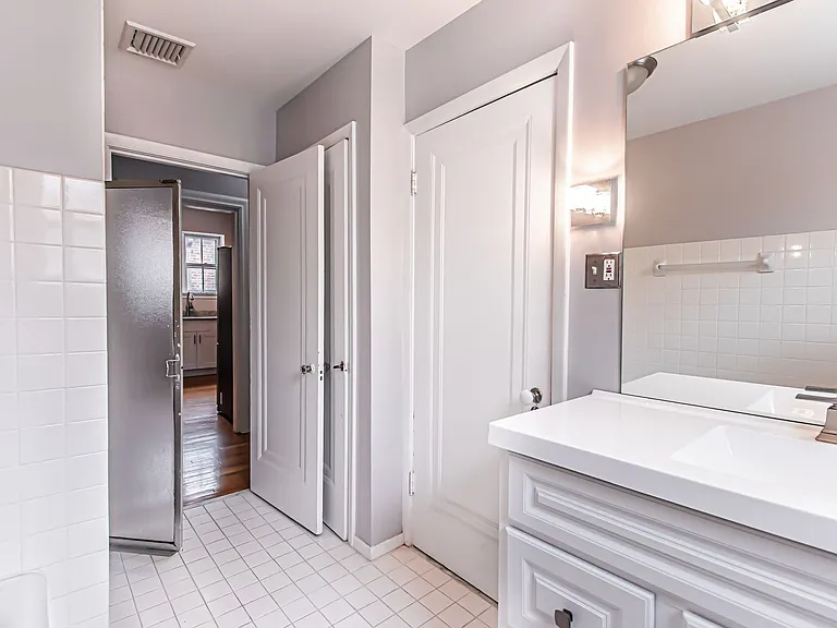 (292) 7366 Pershing — Photo 15