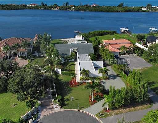1st image of 411 Vanderkloot Dr