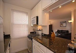 4th image of 70 S Park Ave APT 112