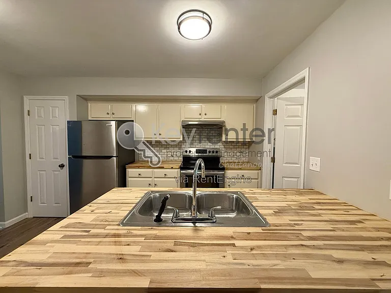 5710 Moody Sawyer Rd #B — Photo 6