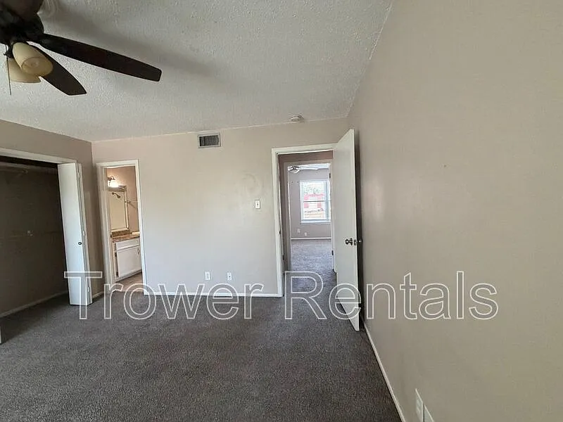 2 bed, 1.5 bath, 1169 sqft, $1,350 — Photo 3