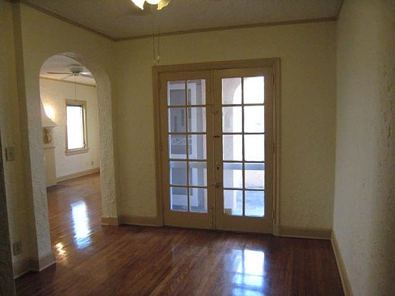 3rd image of 902 Salzedo St APT 1