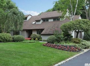4 Kroft Ct, Huntington, NY 11743