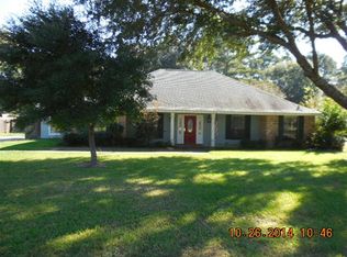 15114 Beaufort Dr, Pride, LA 70770