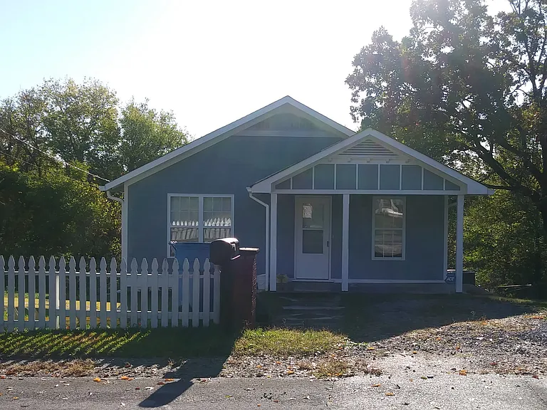 112 Hendricks Blvd — Photo 1