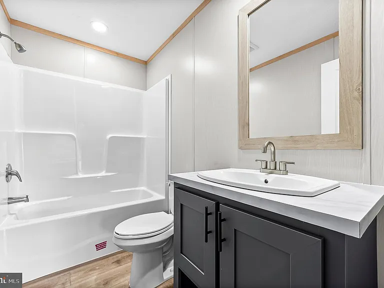 328 Line Rd — Photo 17