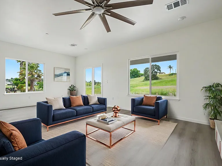 2426 Village Dr — Photo 32