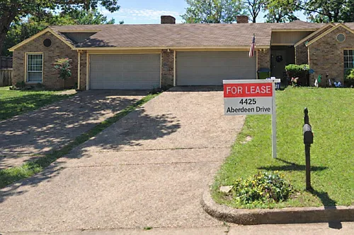 4417-4429 Aberdeen Dr Photo 1