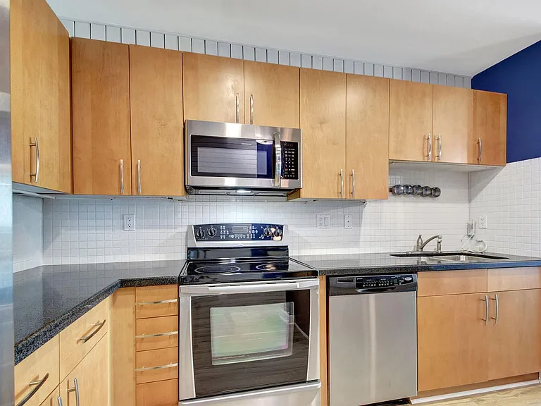 300 S Australian Ave — Photo 3