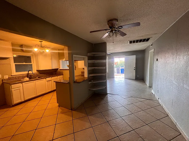 2810 Center St — Photo 15