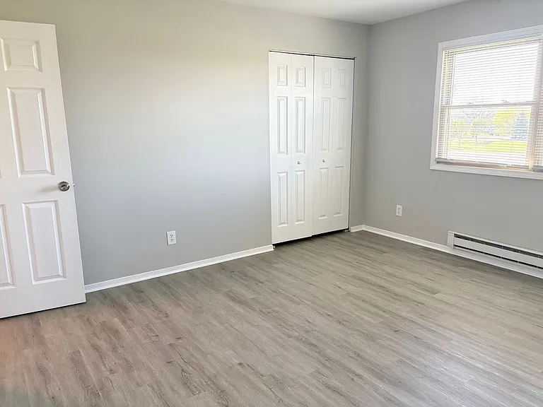 724 Oakton Rd — Photo 8