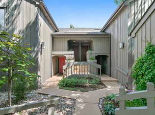 321 Shoreline Rd APT D, Lake Barrington, IL 60010