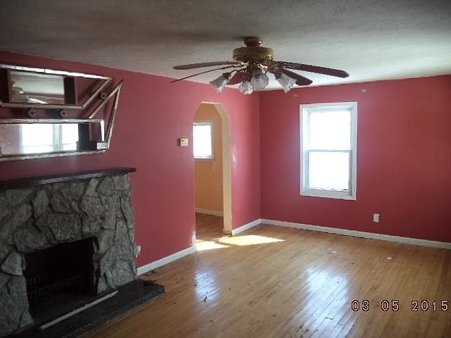 2nd image of 9506 S Olive St