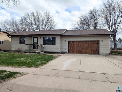105 W Alpine Cir, Brandon, SD, 57005