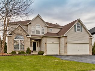 305 Greenview Ln, Lake Villa, IL