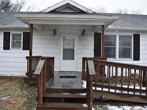 2nd image of 302 N 10th St