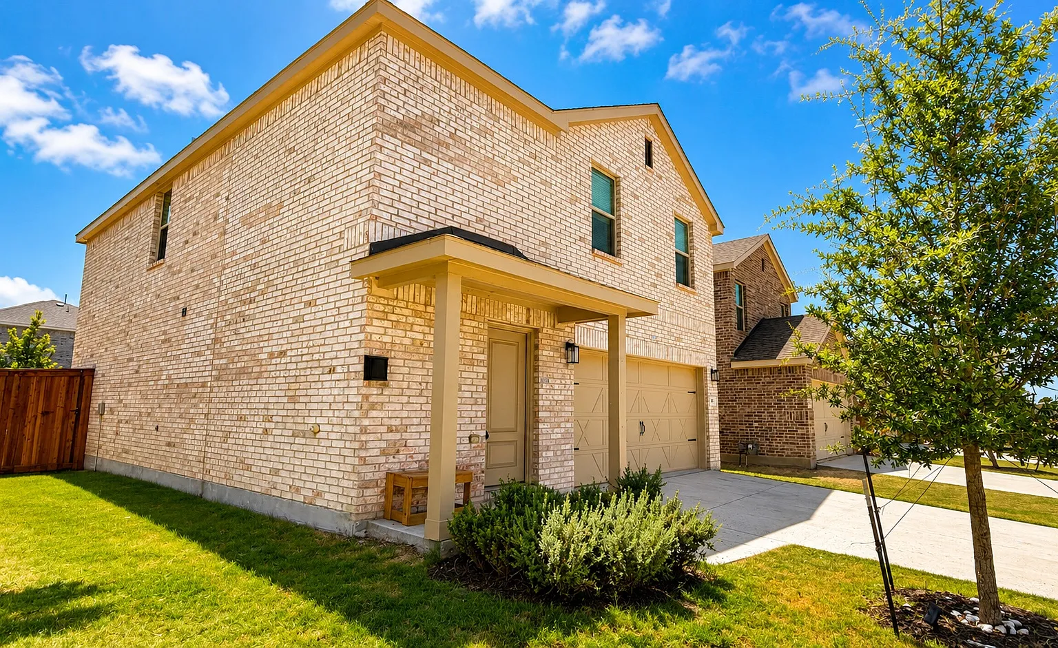4 bed, 2056 sqft, $2,425 — Photo 2