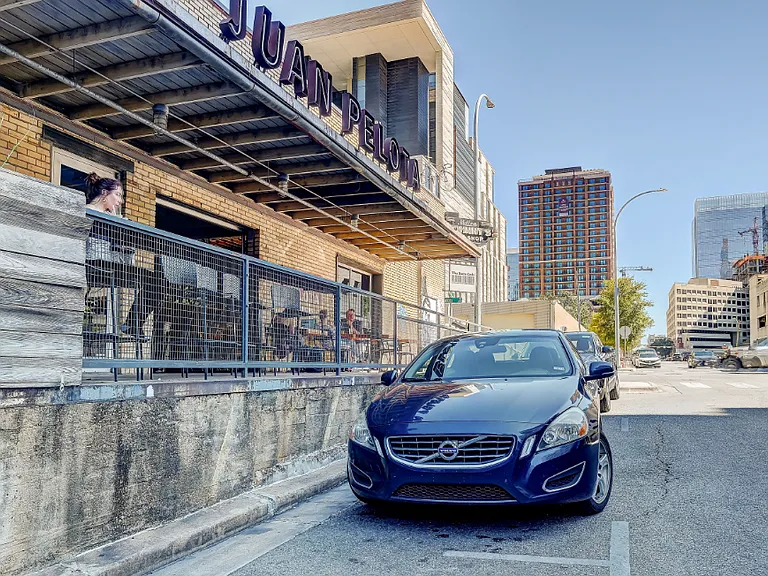 Walking distance retail - Juan Pelota street view