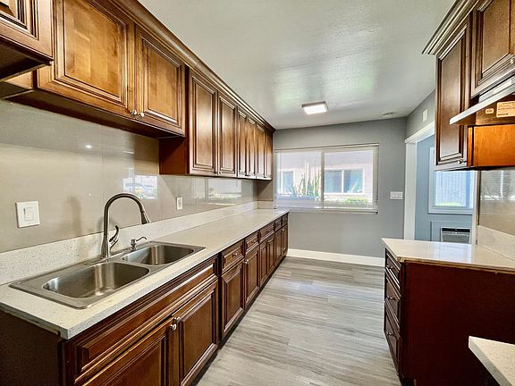 4th image of 3070 Vineland Ave APT 1
