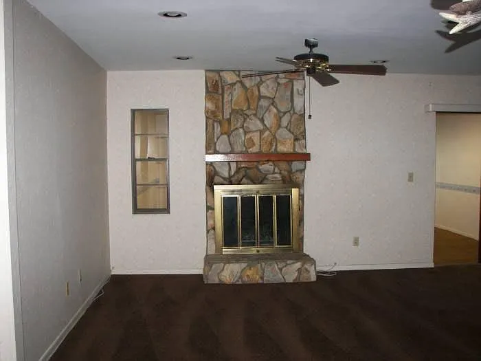 3 bed, 2.5 bath, 2007 sqft, $2,195 — Photo 3
