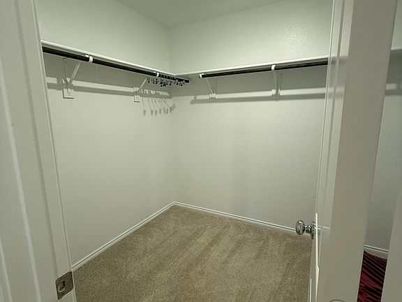 3rd image of 410 Mahogany Ln