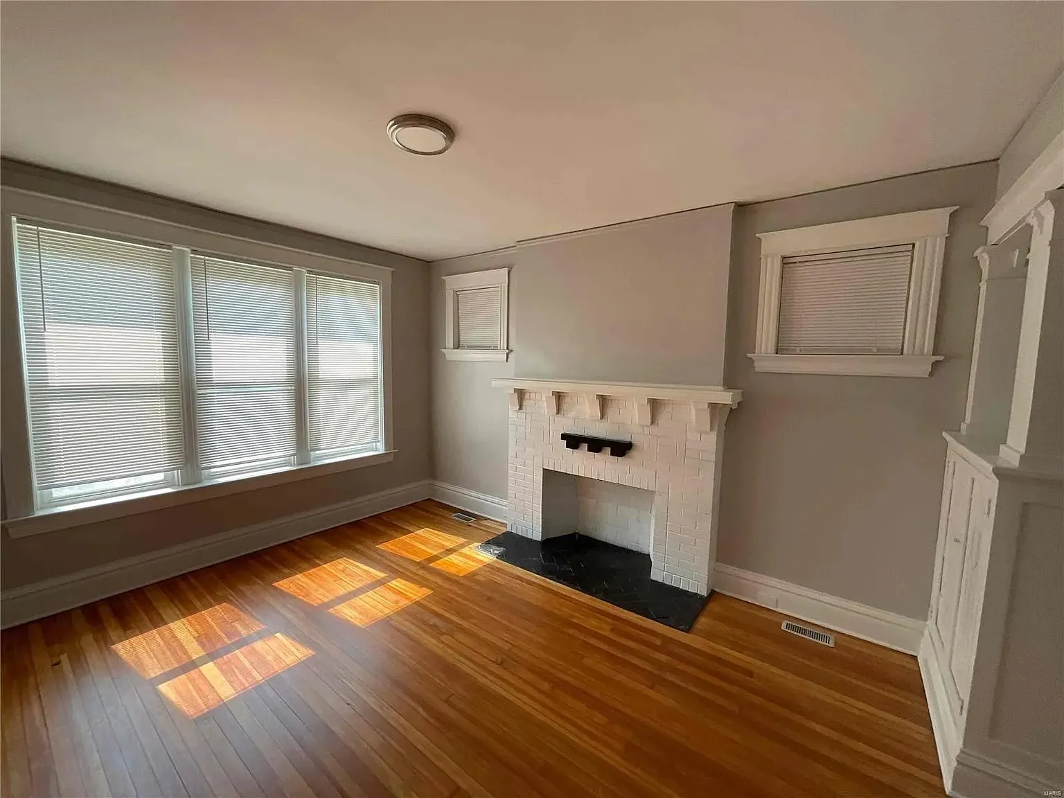 2 bed, 1.0 bath, 1407 sqft, $1,350 — Photo 2