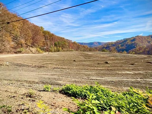 3rd image of 2 E Big Creek Rd