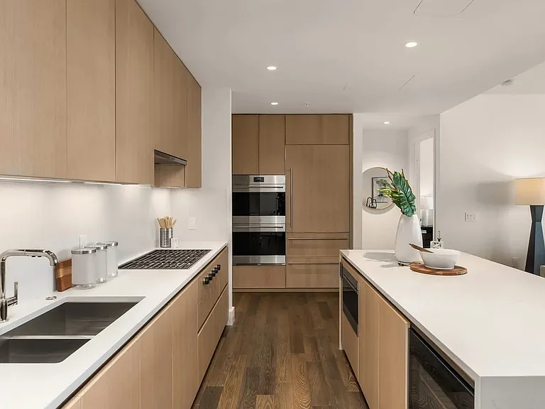 550 SW 10th Ave #2802 — Photo 5