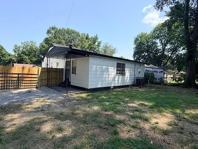 1723 Russwood Rd — Photo 2