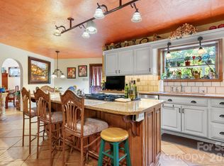 1750 5th Street Dr NW, Hickory, NC 28601