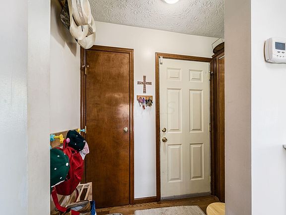 5th image of 4168 Tamarack Ave