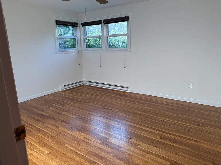 585 Burncoat St — Photo 11