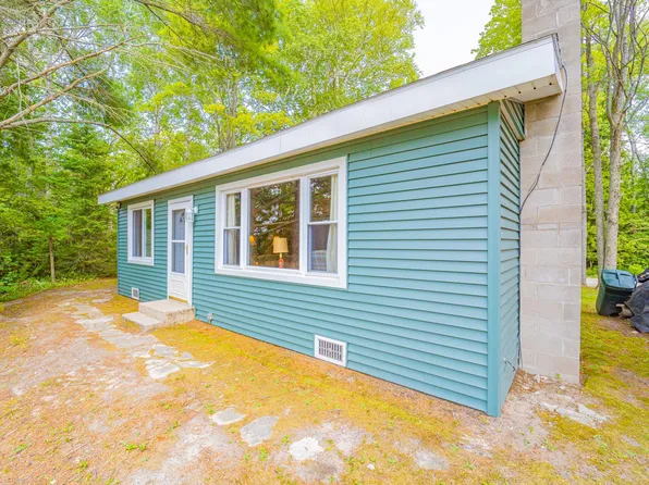 21571 Bluffs Hwy, Onaway, MI 49765