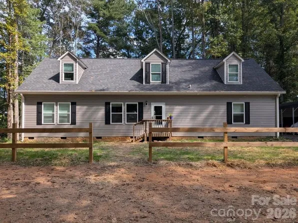 552 Bass Lake Dr, Pisgah Forest, NC 28768
