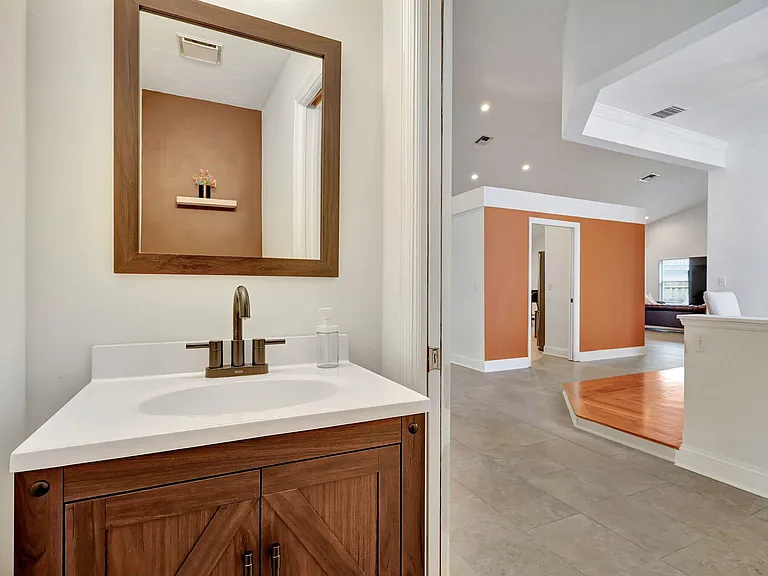13805 Sheffield St — Photo 34