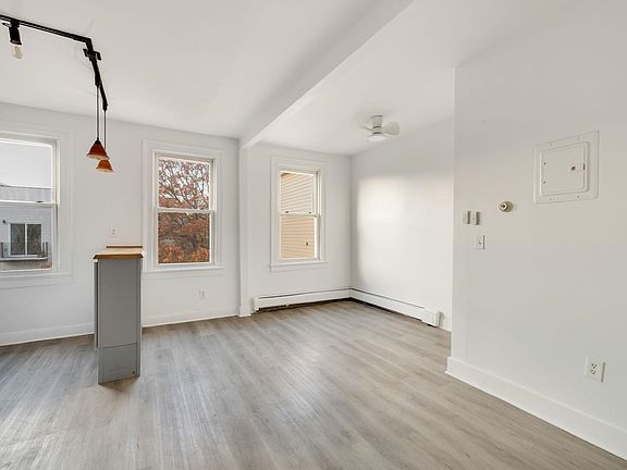 4th image of 169 Halladay St Floor 2