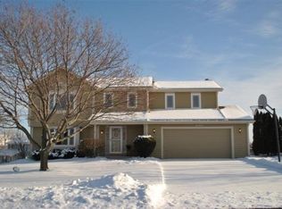 N50W16961 Old Hickory Rd, Menomonee Falls, WI 53051