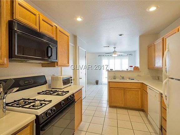 3rd image of 8156 Autumn Star Ave