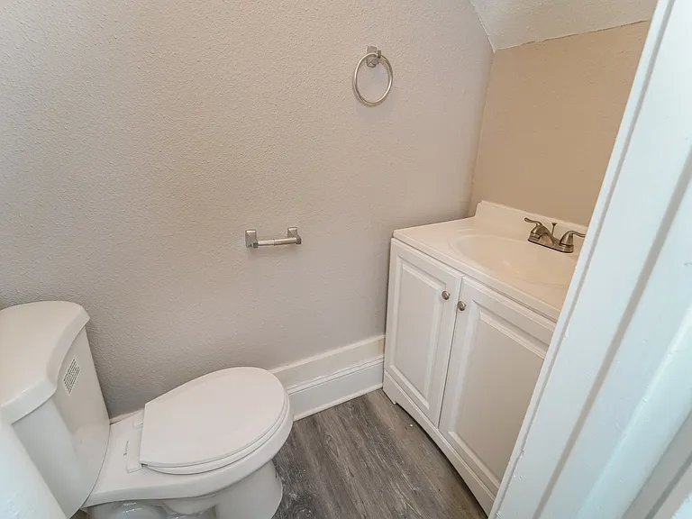 539130_029_bathroom_12931661.jpg