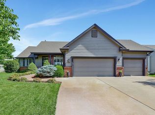 1130 W Cottonwood Dr, Valley Center, KS 67147